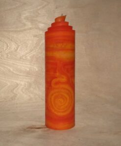 handgemachte orange gerollte Streifen Kerze mit Spirale