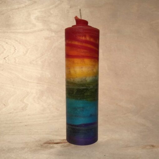 handgemachte gerollte Regenbogen Kerze