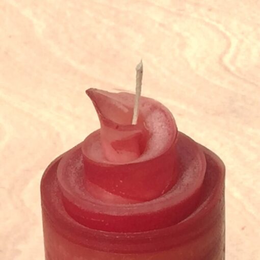rote gerollte Streifen Kerze mit gelber Spirale – Bild 2