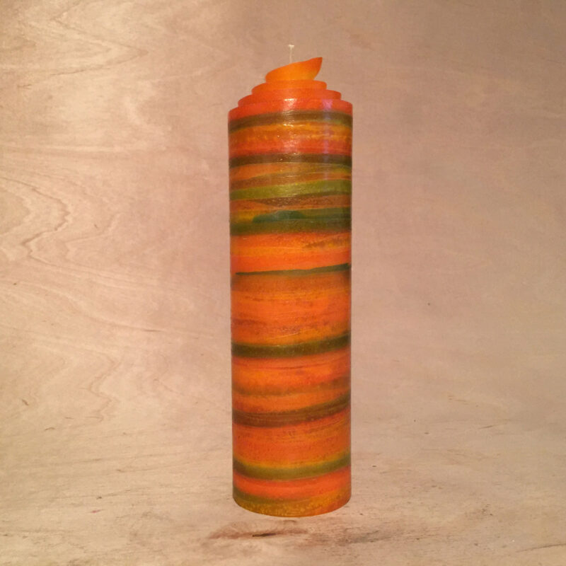 handgemachte orange grüne gerollte Streifen Kerze