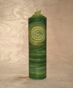 grüne Osterkerze mit Spirale