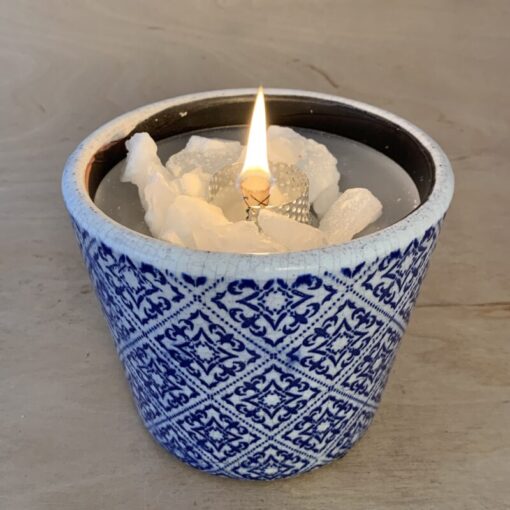 Schmelzlicht Windlicht „Renatus“ im Vintage Tontopf blaue Kacheln